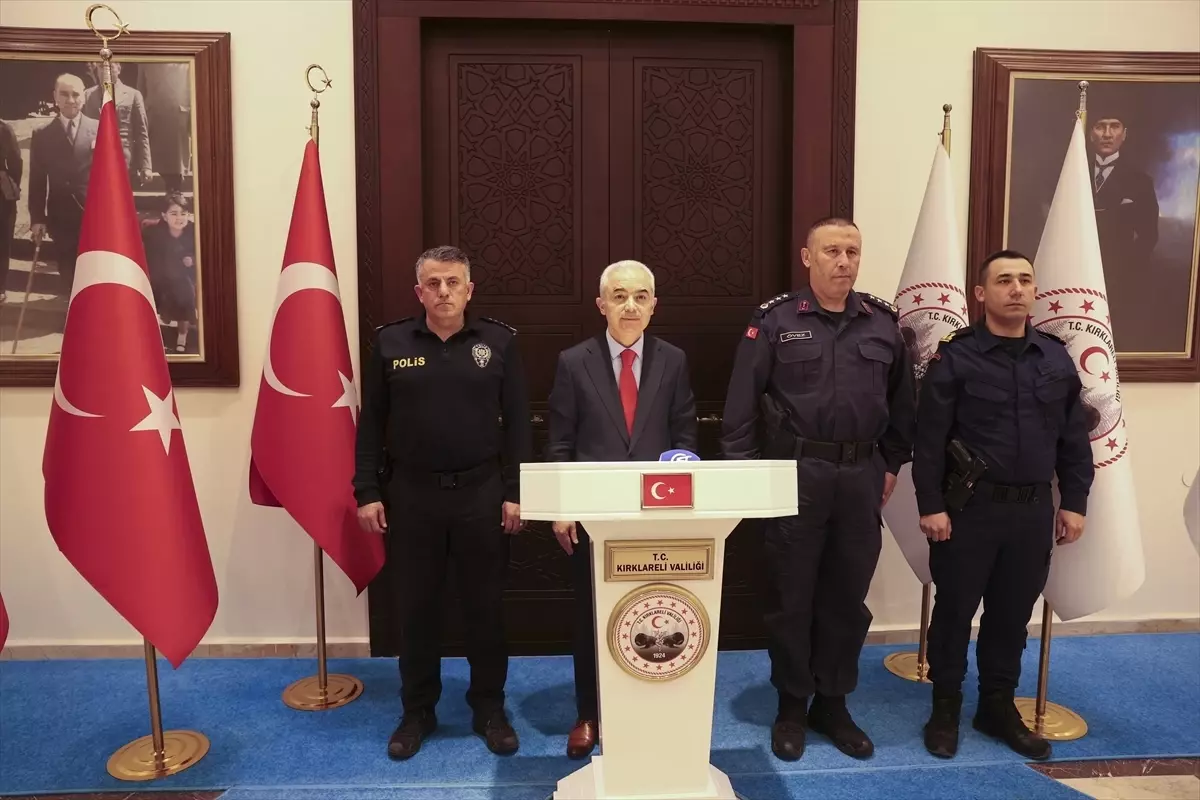 Kırklareli'nde geçen ay göçmen kaçakçılığı operasyonlarında yakalanan 14 şüpheli tutuklandı