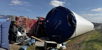 Kırklareli'nde rüzgar türbini taşıyan tır devrildi