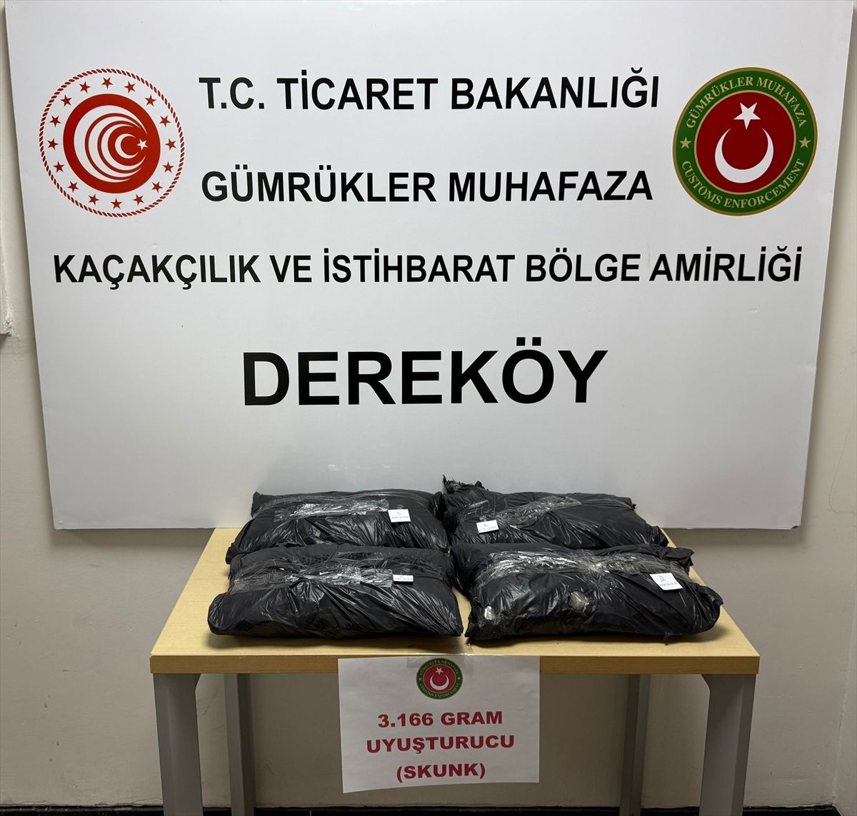Kırklareli'nde sanığın ikrarı üzerine otobüste 3 kilo 166 gram uyuşturucu ele geçirildi