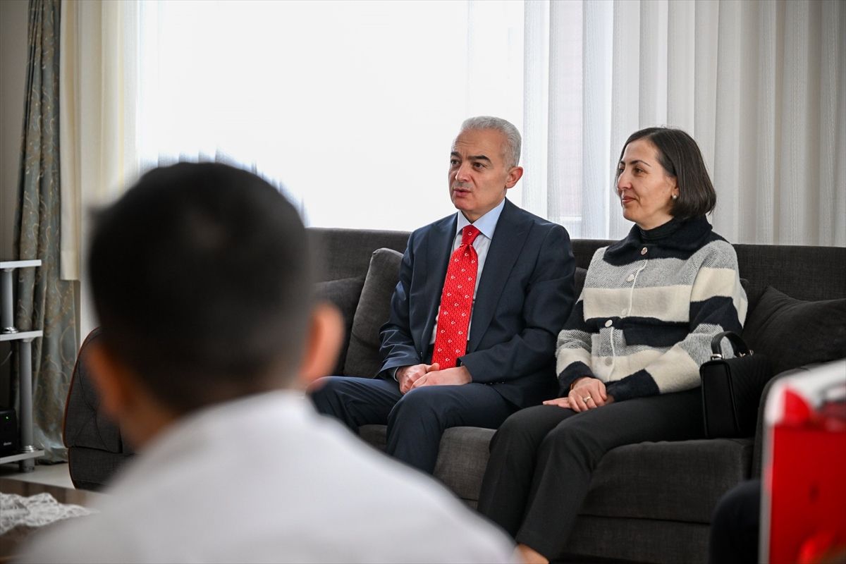 Kırklareli Valisi Turan, devlet korumasındaki çocuklarla bayramlaştı