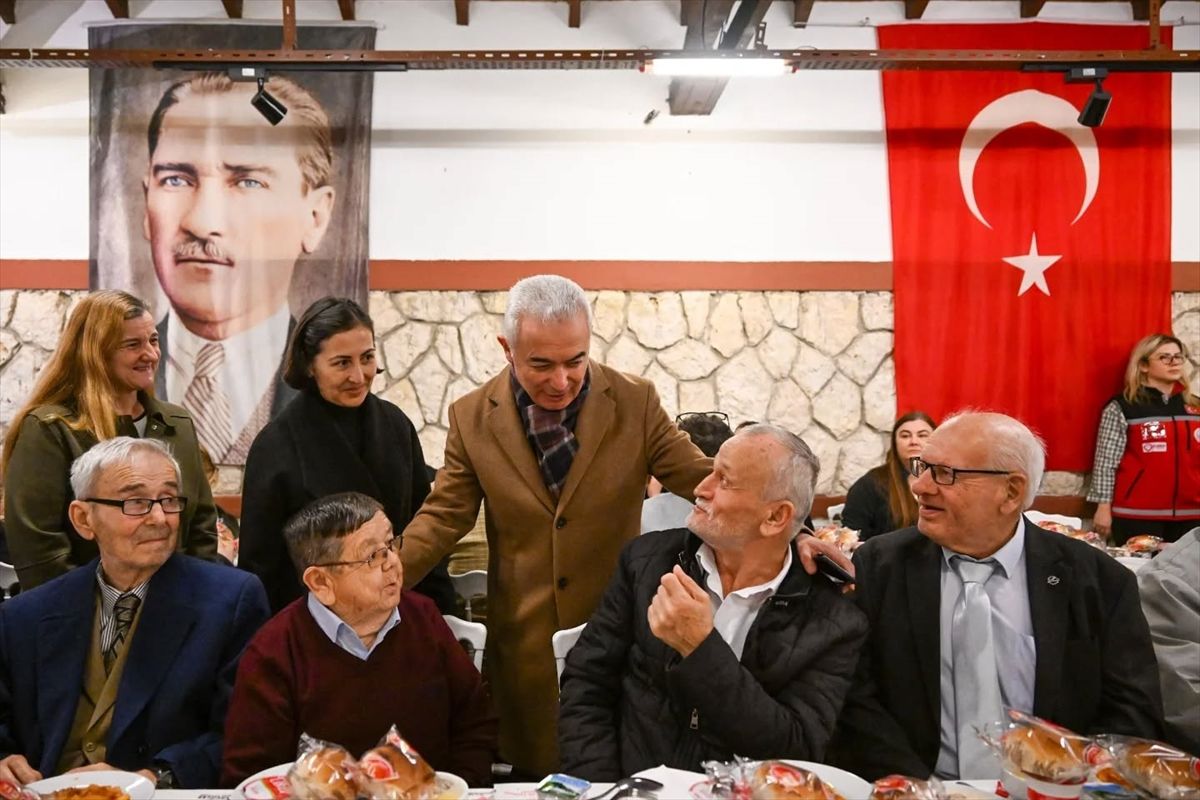 Kırklareli Valisi Turan, huzurevi sakinleriyle iftarda buluştu