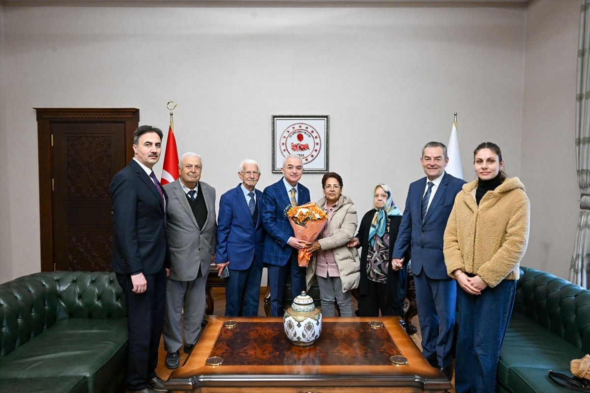 Kırklareli Valisi Turan, huzurevi sakinleriyle bir araya geldi