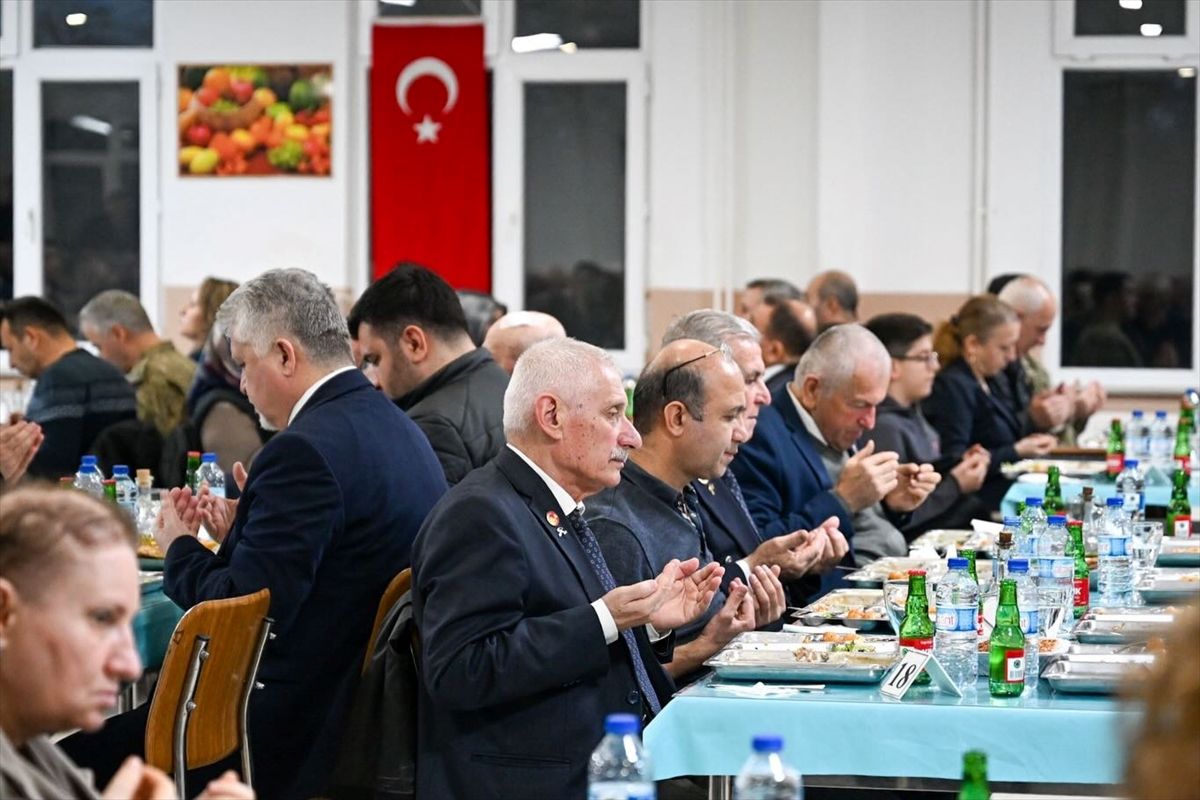 Kırklareli Valisi Turan, Lüleburgaz'da şehit aileleri ve gazilerle iftarda buluştu