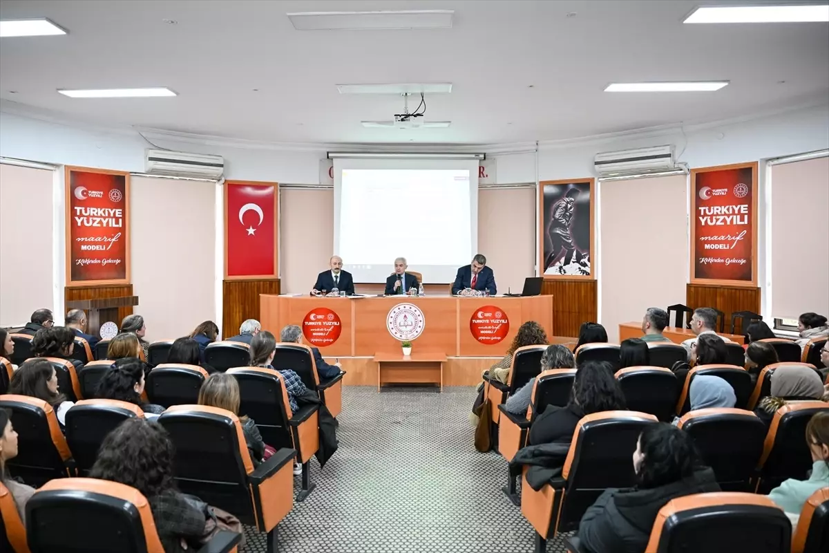 Kırklareli Valisi Turan, okul aile birliği başkanlarıyla bir araya geldi