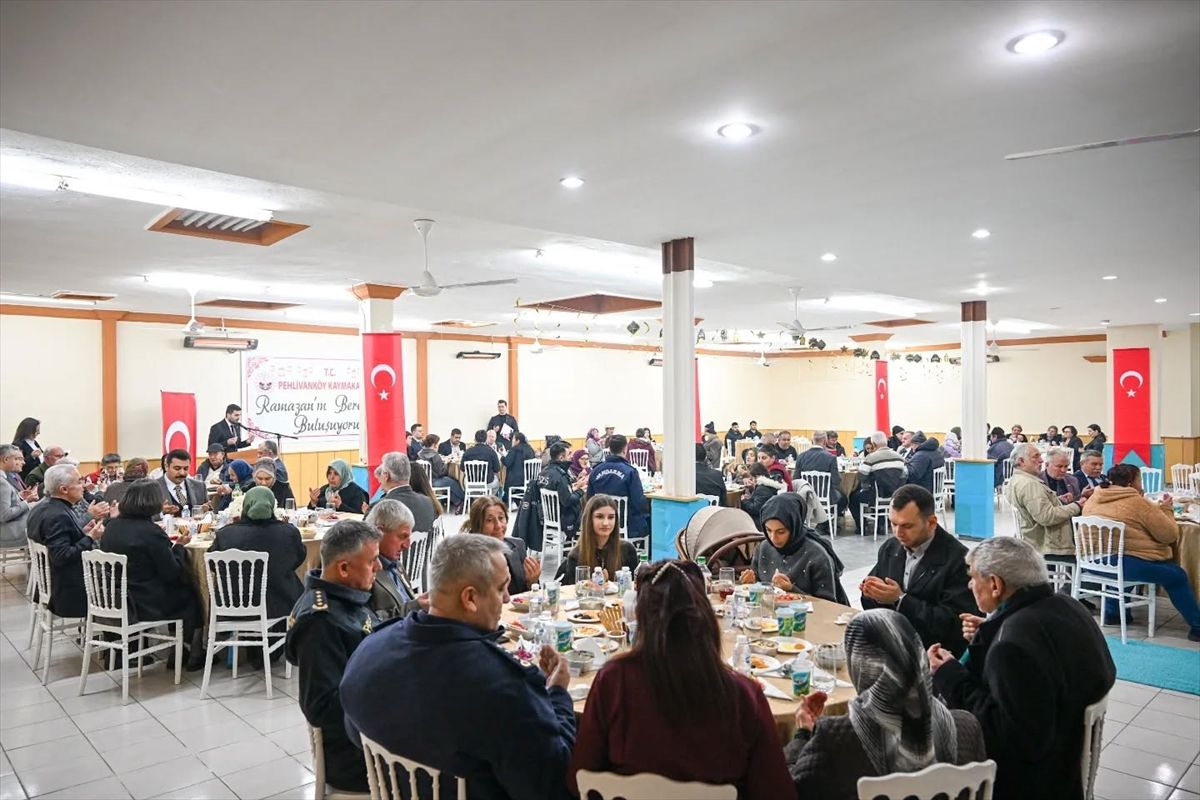 Kırklareli Valisi Turan, Pehlivanköy'de şehit aileleri ve gaziler iftarda buluştu