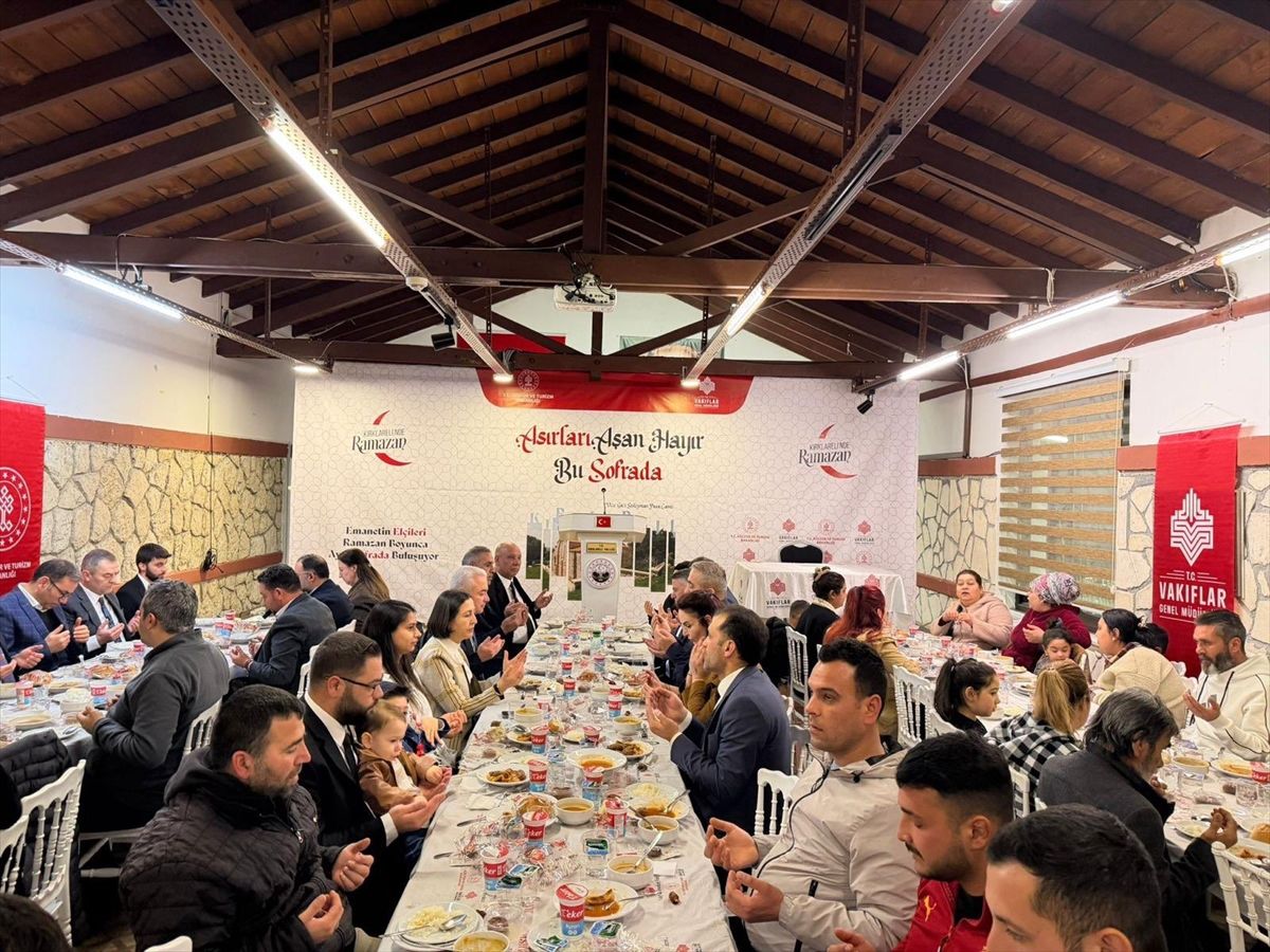 Kırklareli Valisi Turan, Roman vatandaşlarla iftarda buluştu
