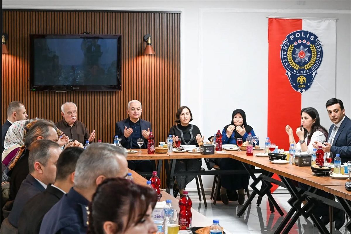 Kırklareli Valisi Turan, şehit aileleri ve gazilerle iftarda buluştu