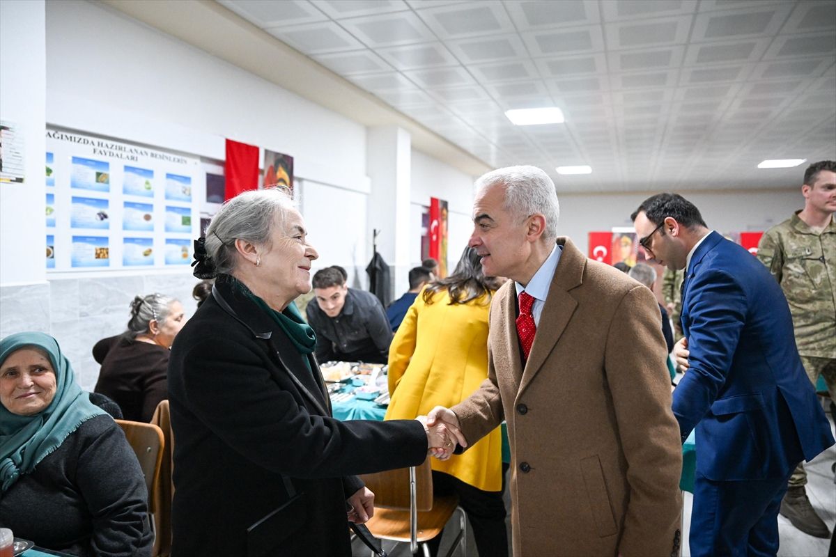 Kırklareli Valisi Turan, şehit aileleri ve gazilerle iftar yaptı