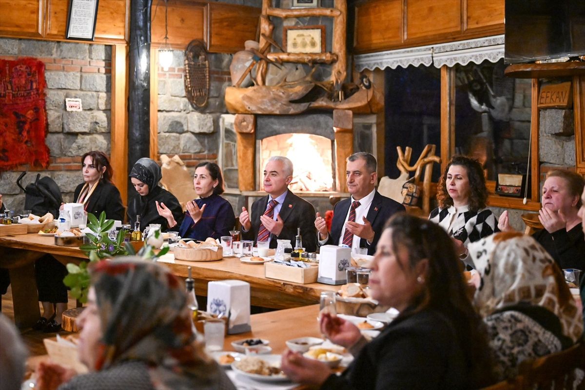Kırklareli Valisi Turan, şehit aileleri ve gazilerle iftar yaptı
