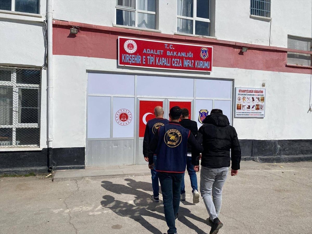 Kırşehir'de 2 firari hükümlü yakalandı