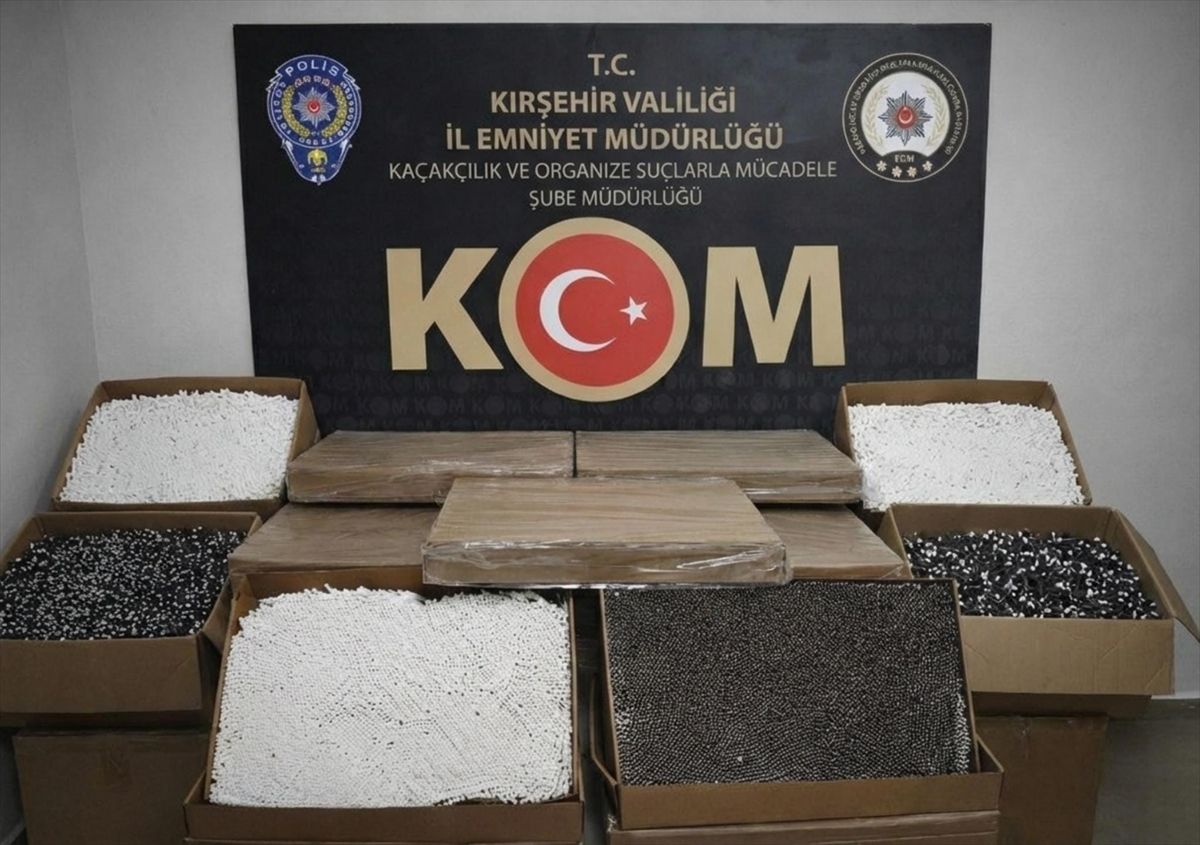 Kırşehir'de 90 bin dolu makaron ele geçirildi, 1 zanlı yakalandı