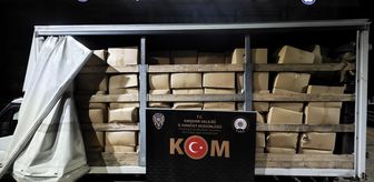 Kırşehir'de kamyon kasasında 3,4 ton kıyılmış tütün ele geçirildi