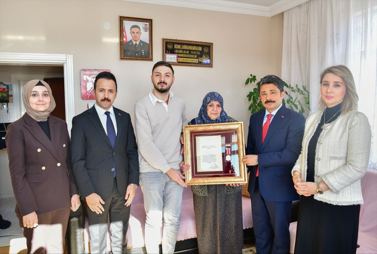 Kırşehir'de şehit ailesine Devlet Övünç Madalyası ve Beratı verildi