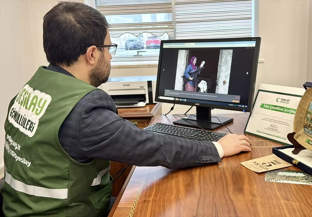 Kırşehir'de Yeşilay ve Türk Kızılay şube başkanları, AA'nın 'Yılın Kareleri' oylamasına katıldı