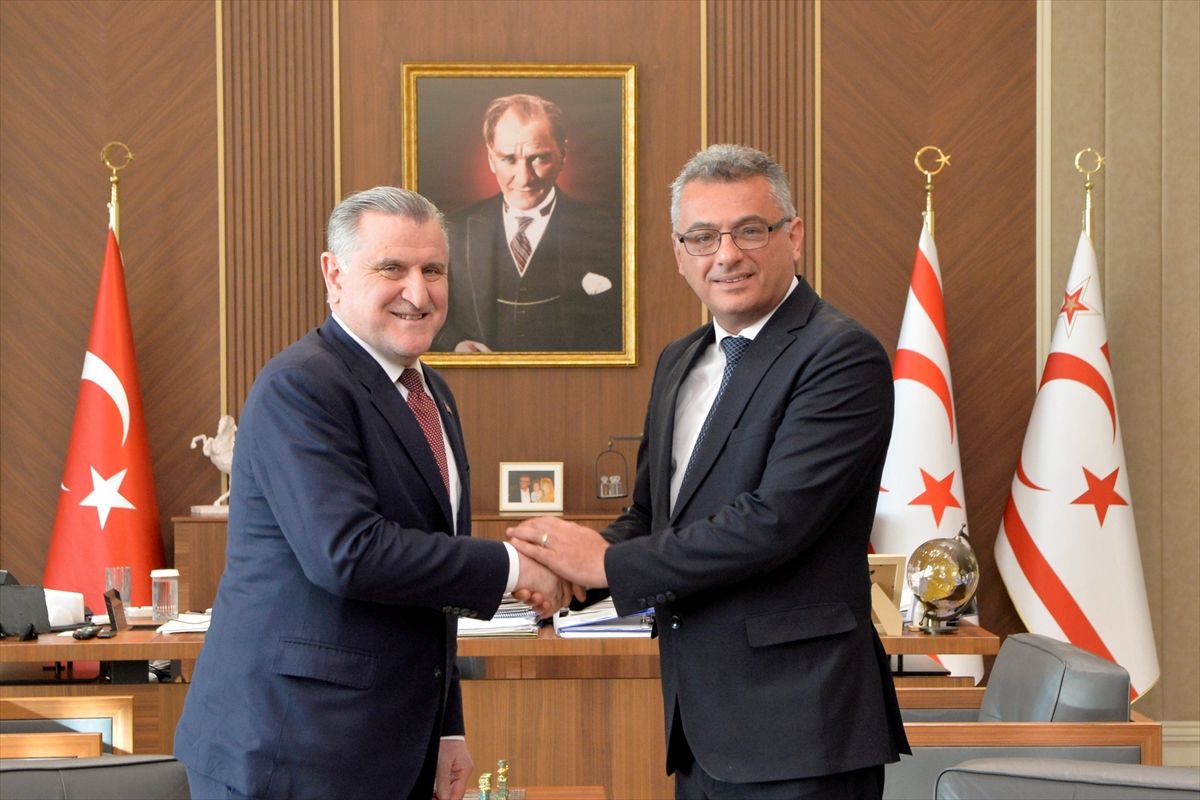 KKTC Cumhurbaşkanı Erhürman, Gençlik ve Spor Bakanı Bak ile görüştü