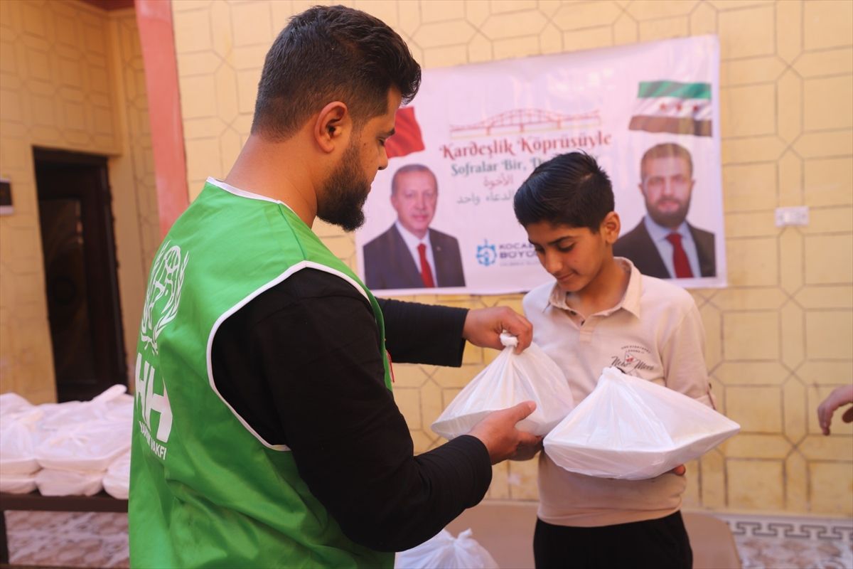 Kocaeli Büyükşehir Belediyesi, Rakka'da günlük 1000 kişilik iftar veriyor