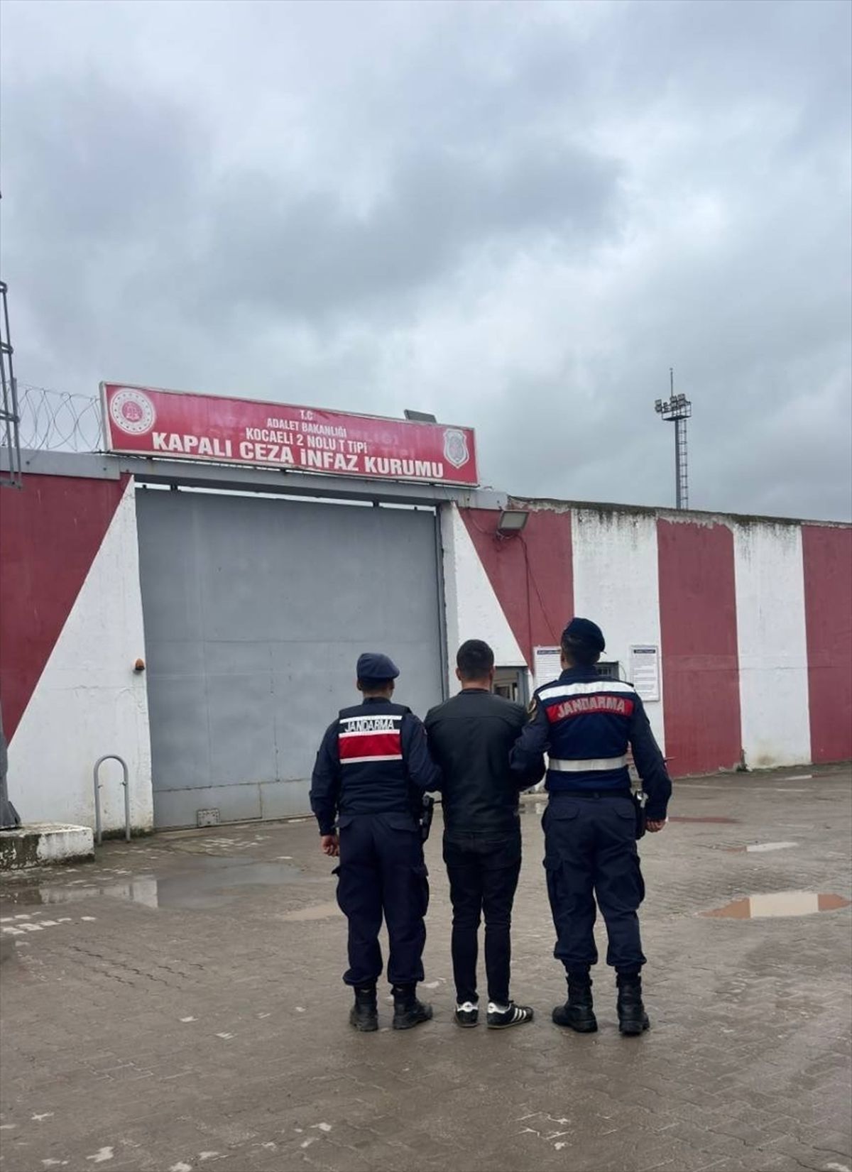 Kocaeli'de 8 yıl 1 ay hapis cezası bulunan hükümlü yakalandı