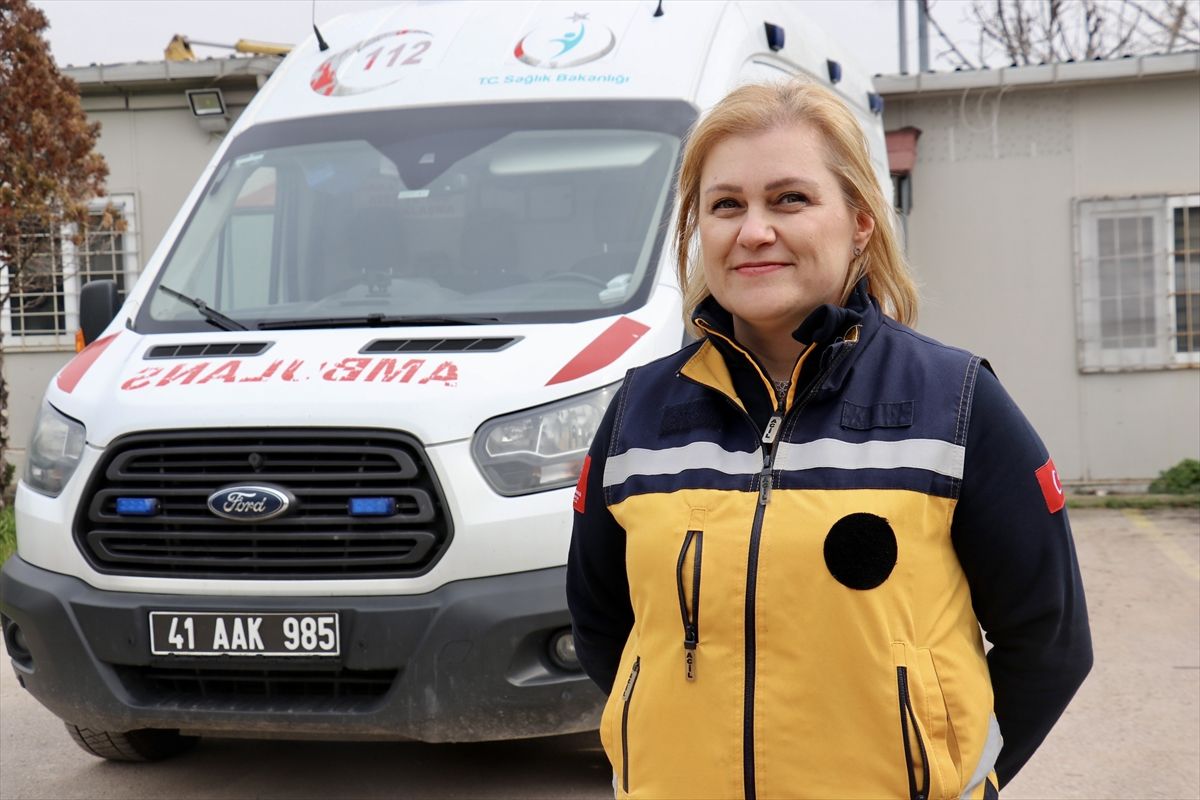 Kocaeli'de kadın ambulans sürücüleri, hastalar için zamanla yarışıyor