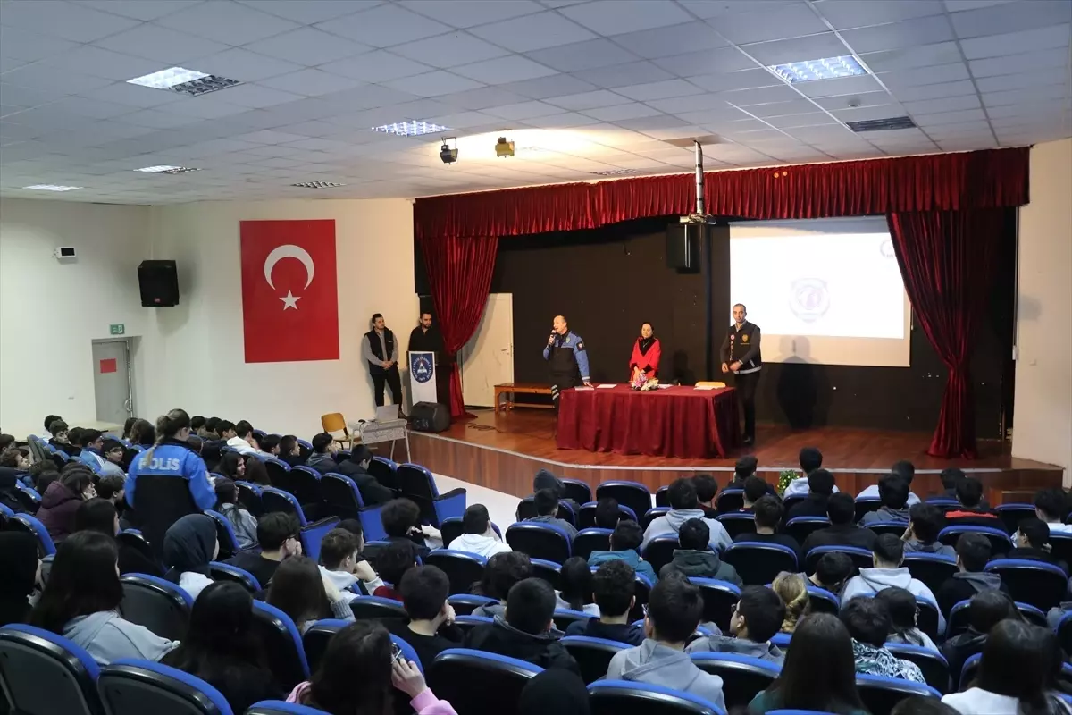Kocaeli'de önleyici güvenlik çalışmaları kapsamında yaklaşık 40 bin öğrenciye eğitim verildi