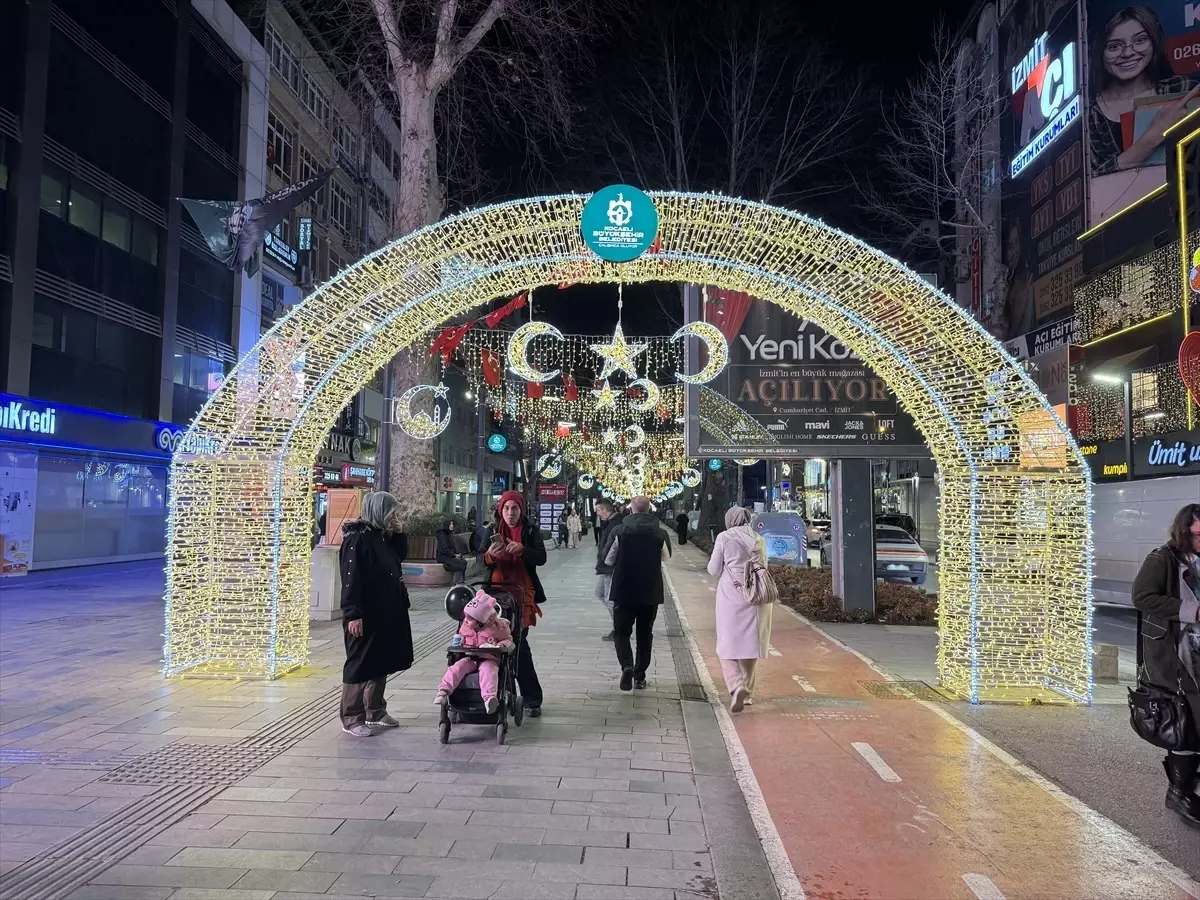 Kocaeli'de Yürüyüş Yolu ramazana özel ışıklandırıldı
