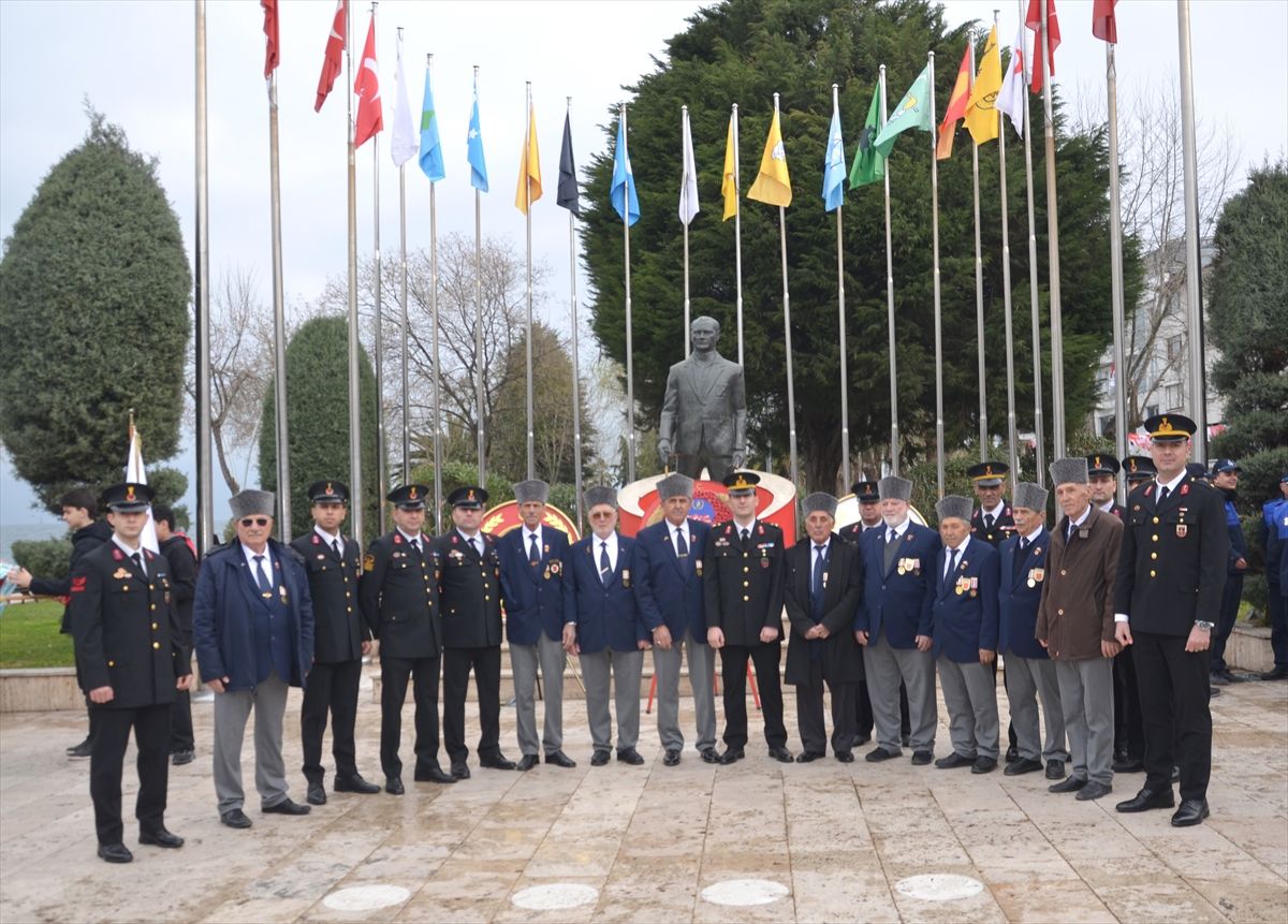 Kocaeli ilçelerinde Çanakkale Deniz Zaferi'nin 111. yılı dolayısıyla törenler düzenlendi