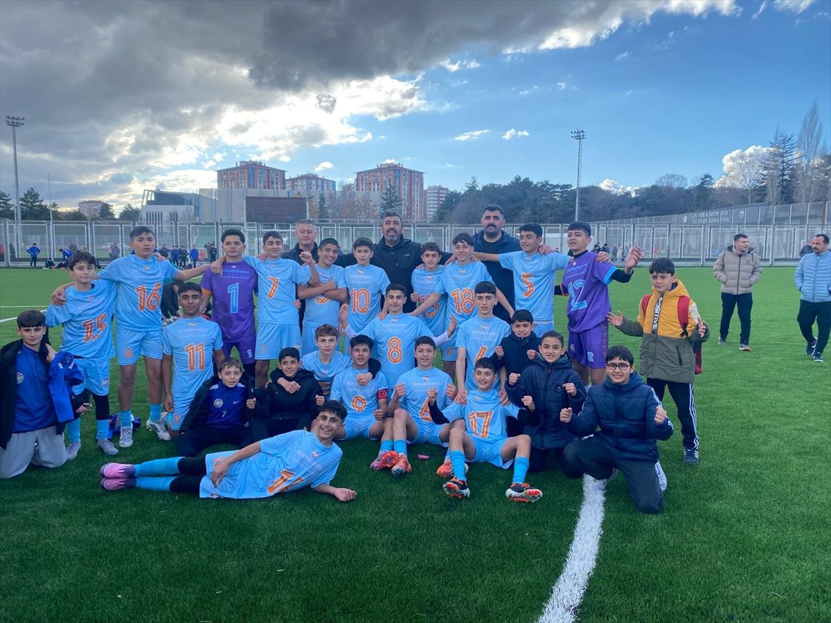 Kocasinan Belediye Spor, 14 Yaş Altı Ligi'nde şampiyon oldu