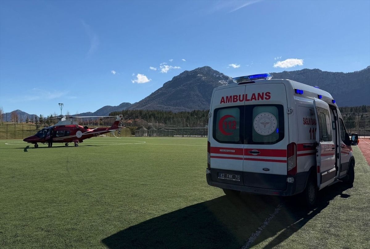 Konya'da cuma namazında kalp krizi geçiren kişi hava ambulansıyla hastaneye kaldırıldı