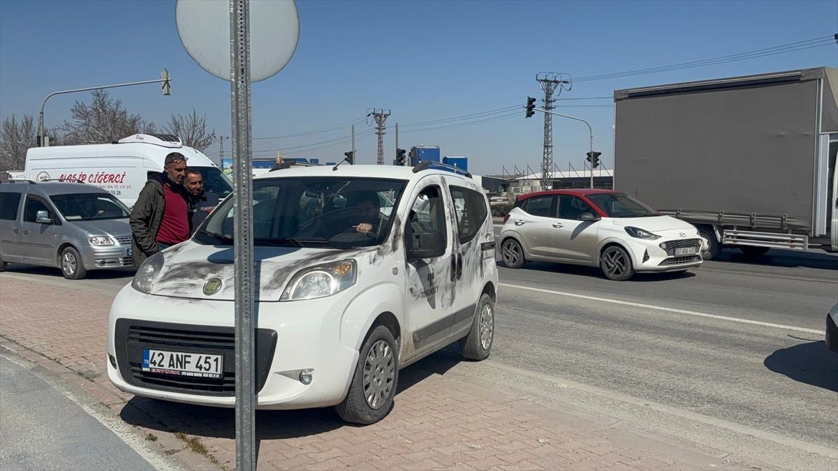 Konya'da hafif ticari araca çarpan motosikletli kurye öldü
