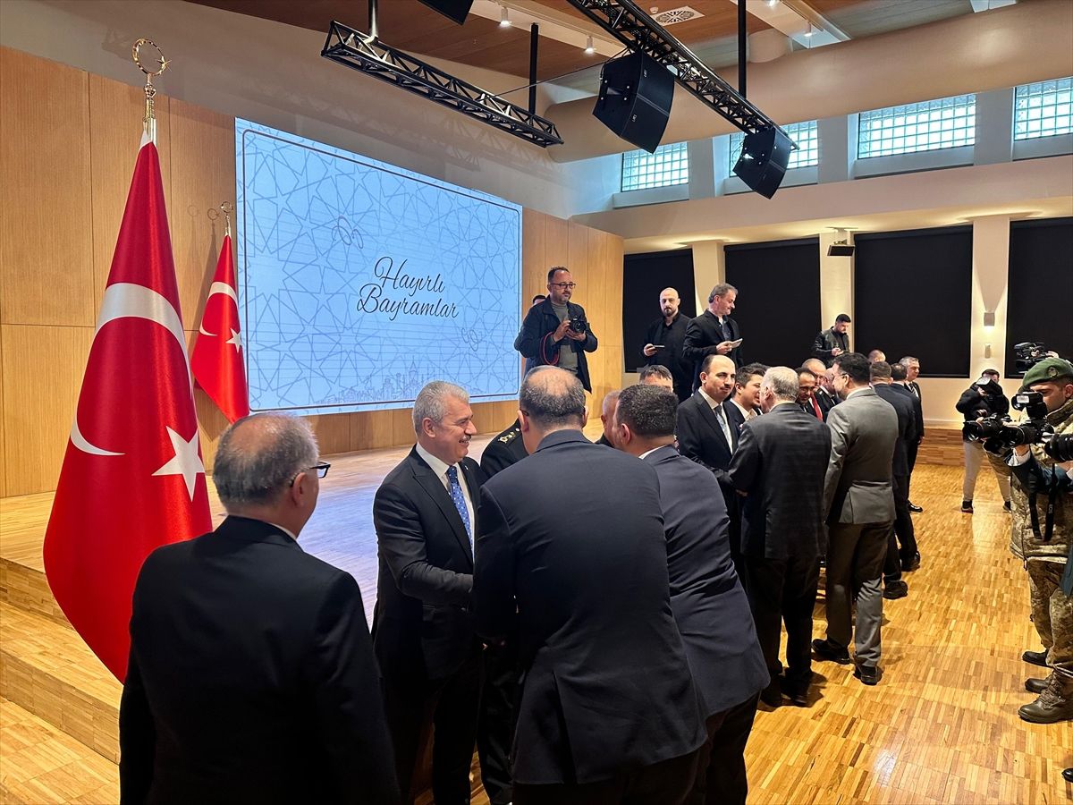 Konya'da protokol üyeleri bayramlaşma programında bir araya geldi