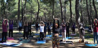 Konyaaltı'da sporseverler yoga derslerinde buluştu