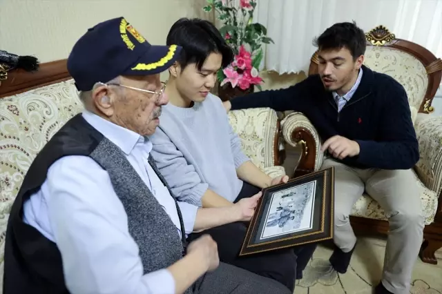 Surprise visit from the South Korean footballer of the Super League to the 96-year-old Korean veteran