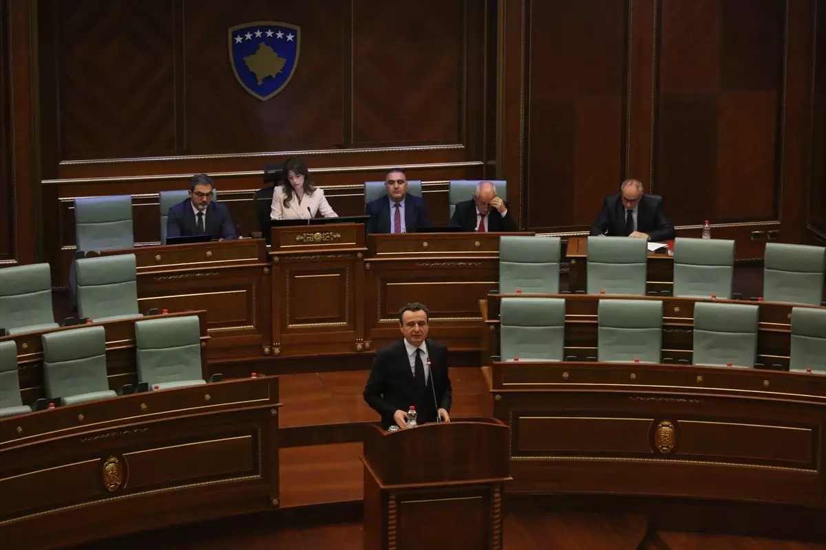 Kosova'da yeni hükümet Meclisten güven oyu aldı
