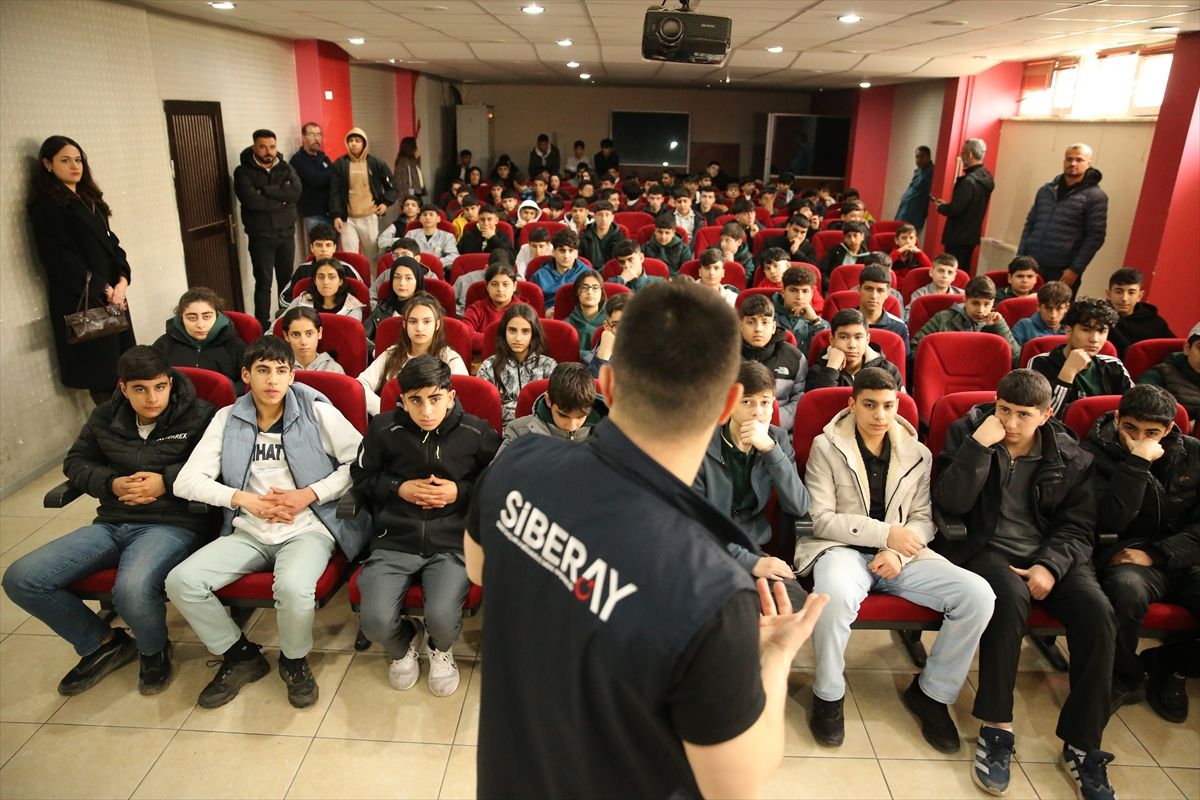 KÜÇÜK YAŞ, BÜYÜK SUÇ - Diyarbakır'da polisler, çocukları ve gençleri suçtan korumak için okullarda eğitim ...