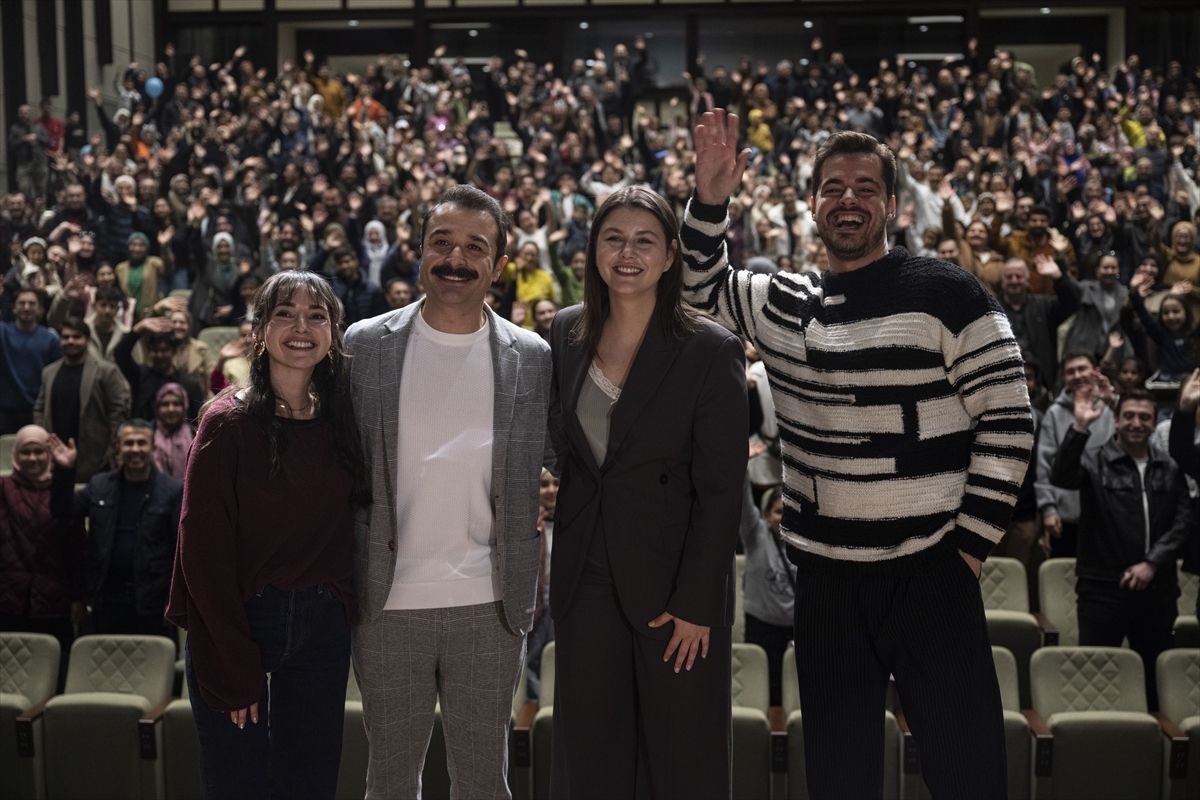 "Külliye'de Ramazan" etkinlikleri kapsamında "Gönül Dağı" dizisi oyuncuları sevenleriyle buluştu