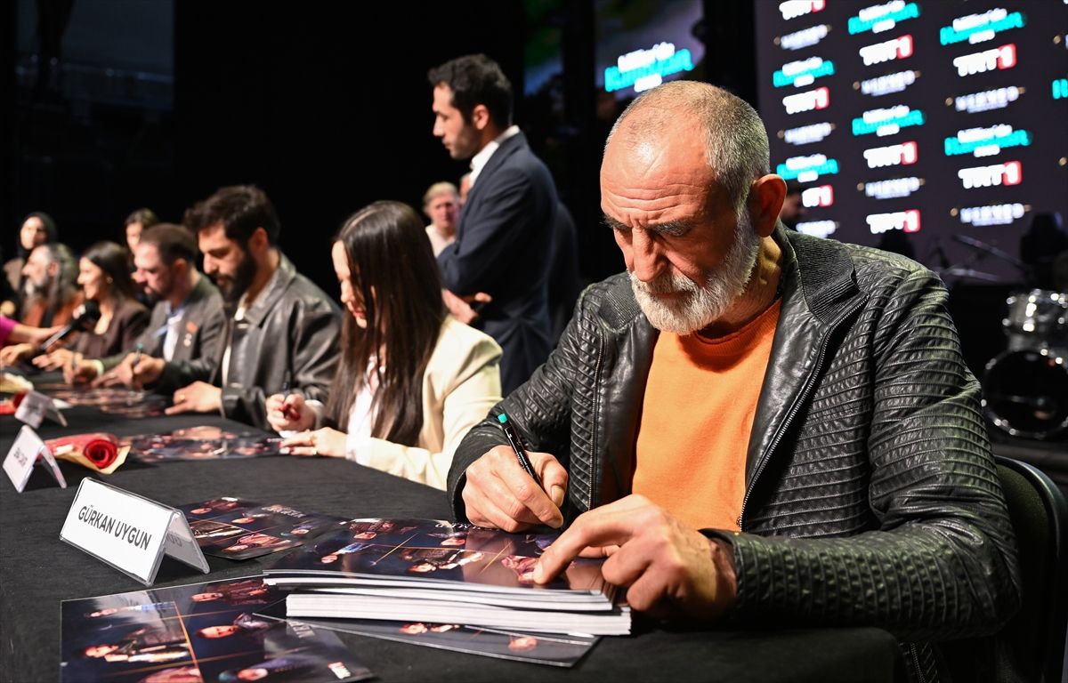 'Külliye'de Ramazan' etkinlikleri kapsamında 'Mehmed: Fetihler Sultanı' dizisi oyuncuları sevenleriyle buluştu