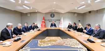 Kültür ve Turizm Bakanı Mehmet Nuri Ersoy, AKM'de yapımcılarla bir araya geldi Açıklaması
