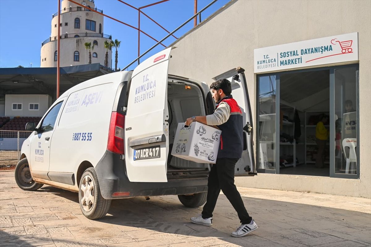 Kumluca'da 500 ramazan kolisi ihtiyaç sahiplerine ulaştırıldı