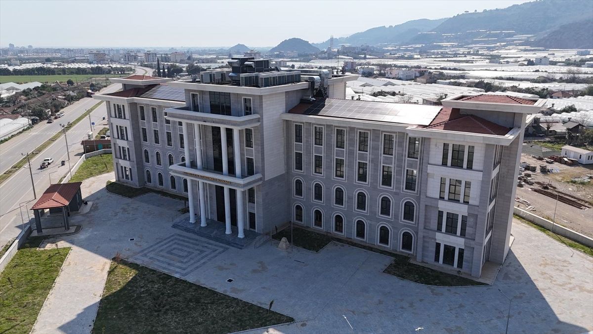 Kumluca Kaymakamlığı yeni hükümet konağında hizmete vermeye başladı