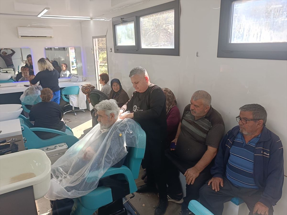 Kumluca ve Finike'de mobil kuaför bayram öncesi vatandaşların hizmetinde