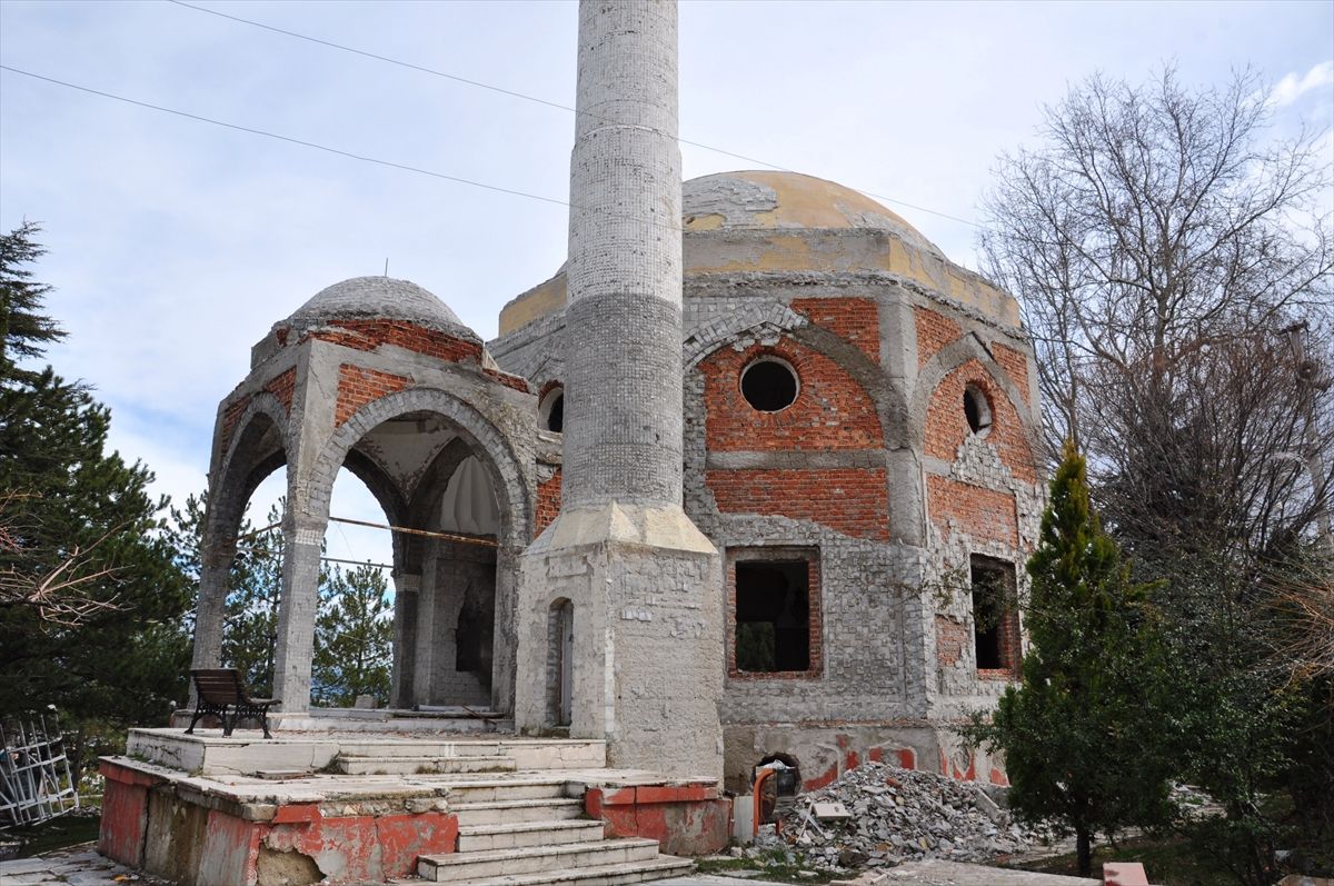 Kütahya'da Çinili Cami'nin yıkılarak yeniden yapılması için çalışmalar sürüyor