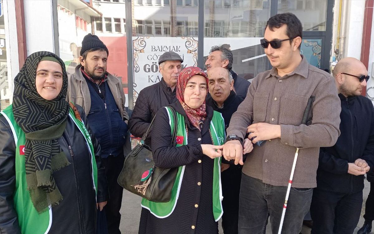 Kütahya'da görme engellilere konuşan saat desteği verildi
