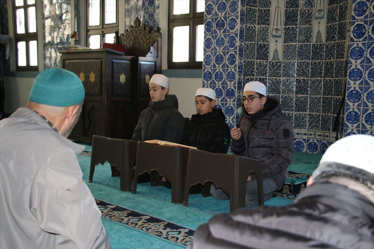 Kütahya'da imam hatip lisesi öğrencileri ramazanda camilerde mesleki tecrübe kazanıyor