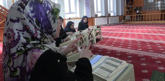 Kütahya'da işitme engelliler işaret diliyle Kur'an-ı Kerim'i hatmetti