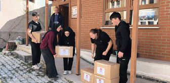 Kütahya'da lise öğrencileri harçlıklarıyla ihtiyaç sahipleri için ramazan kolileri hazırladı