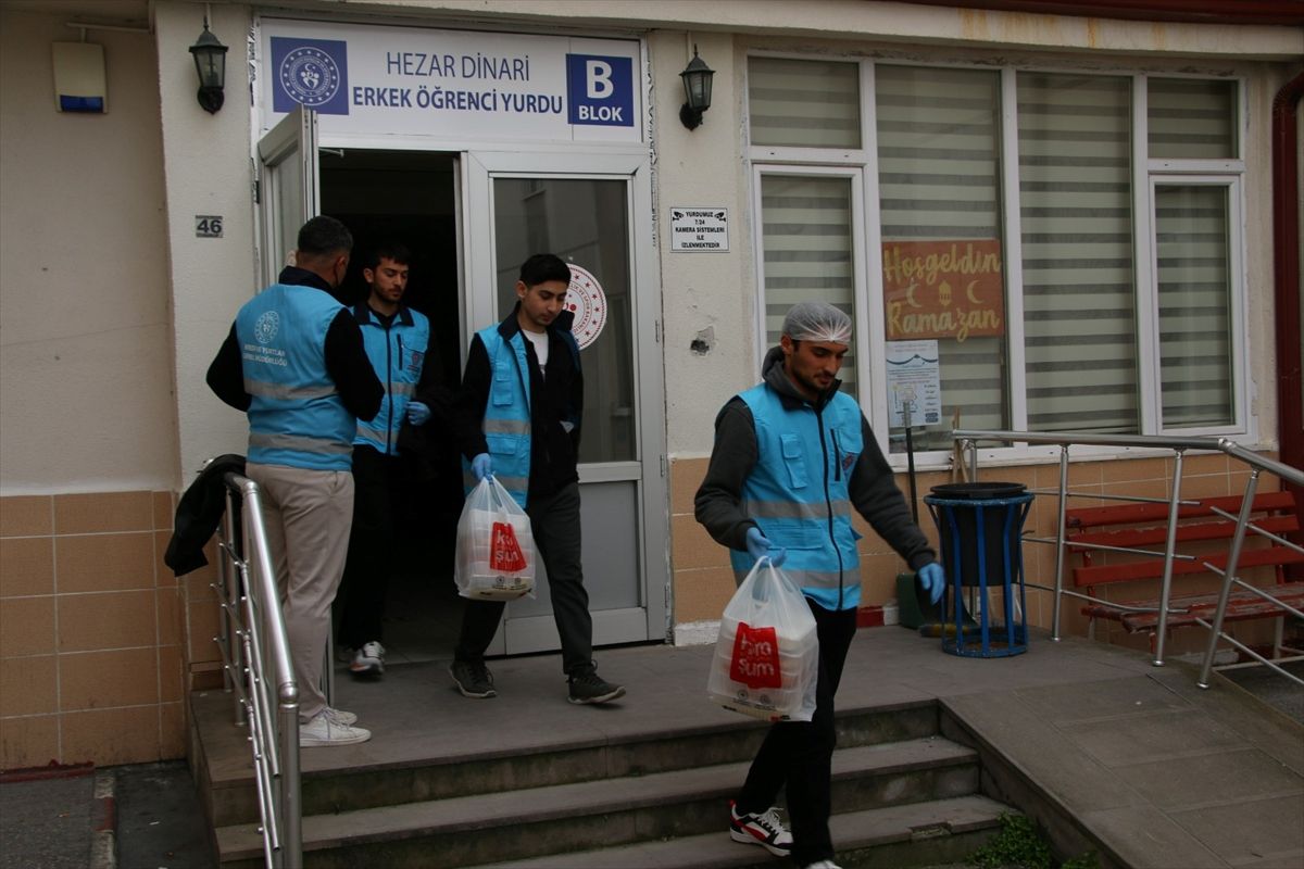 Kütahya'da üniversite öğrencileri "Komşum" projesiyle gönüllere dokunuyor