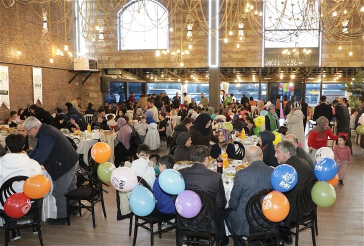 Kütahya'da yetim çocuklar iftar programında buluştu