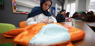 Liselilerden oluşan tiyatro grubu köy okullarında sahne alıyor