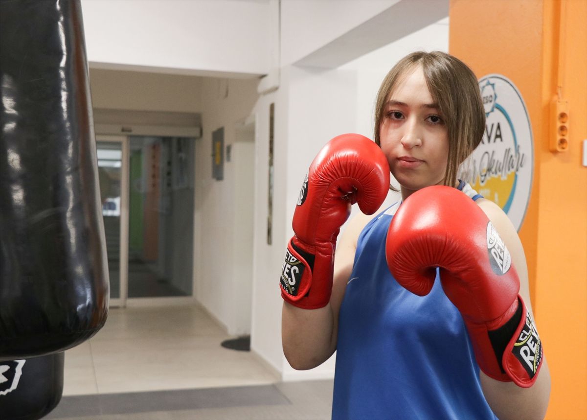 Lösemiyi yenen genç boksör Elif'in hedefi yeni şampiyonluklar