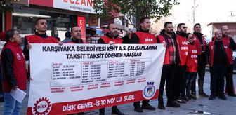 Maaşlarının düzenli yatırılmasını isteyen Karşıyaka Belediyesi işçilerinden protesto