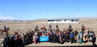 Malatya'da atlı cirit sporcuları otizmli çocuklar için gösteri yaptı